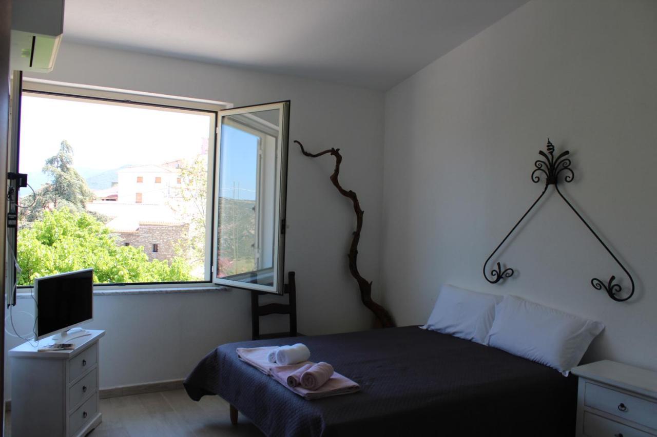 Bed And Breakfast Murales Orgosolo Ngoại thất bức ảnh