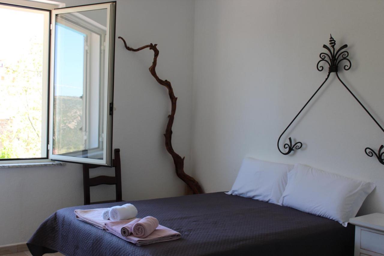 Bed And Breakfast Murales Orgosolo Ngoại thất bức ảnh