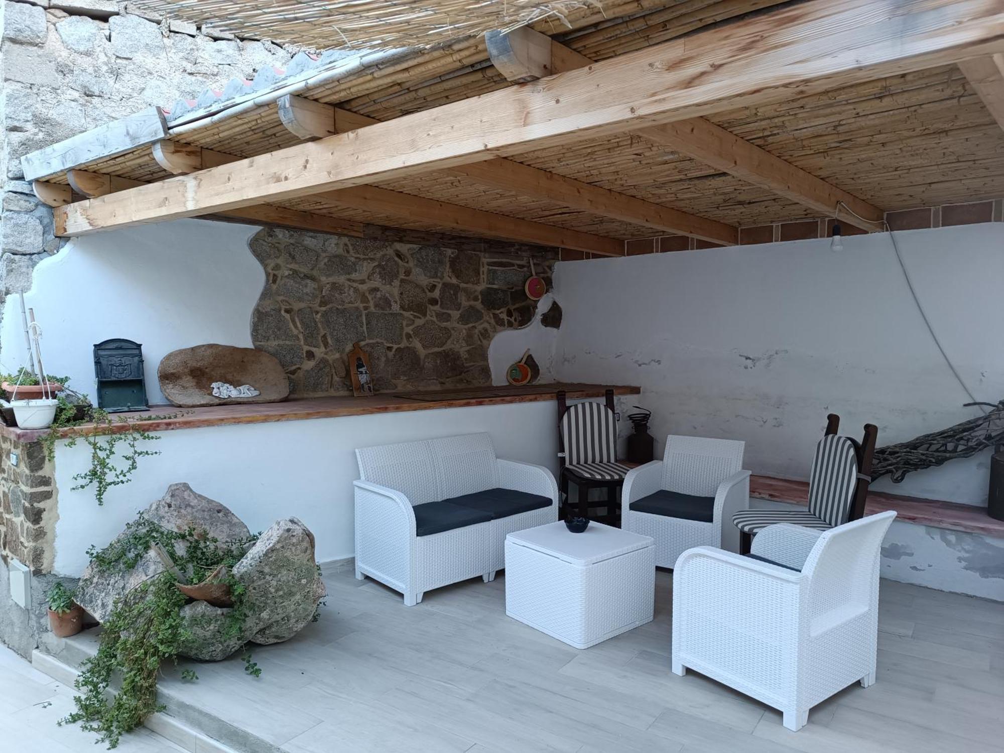Bed And Breakfast Murales Orgosolo Ngoại thất bức ảnh