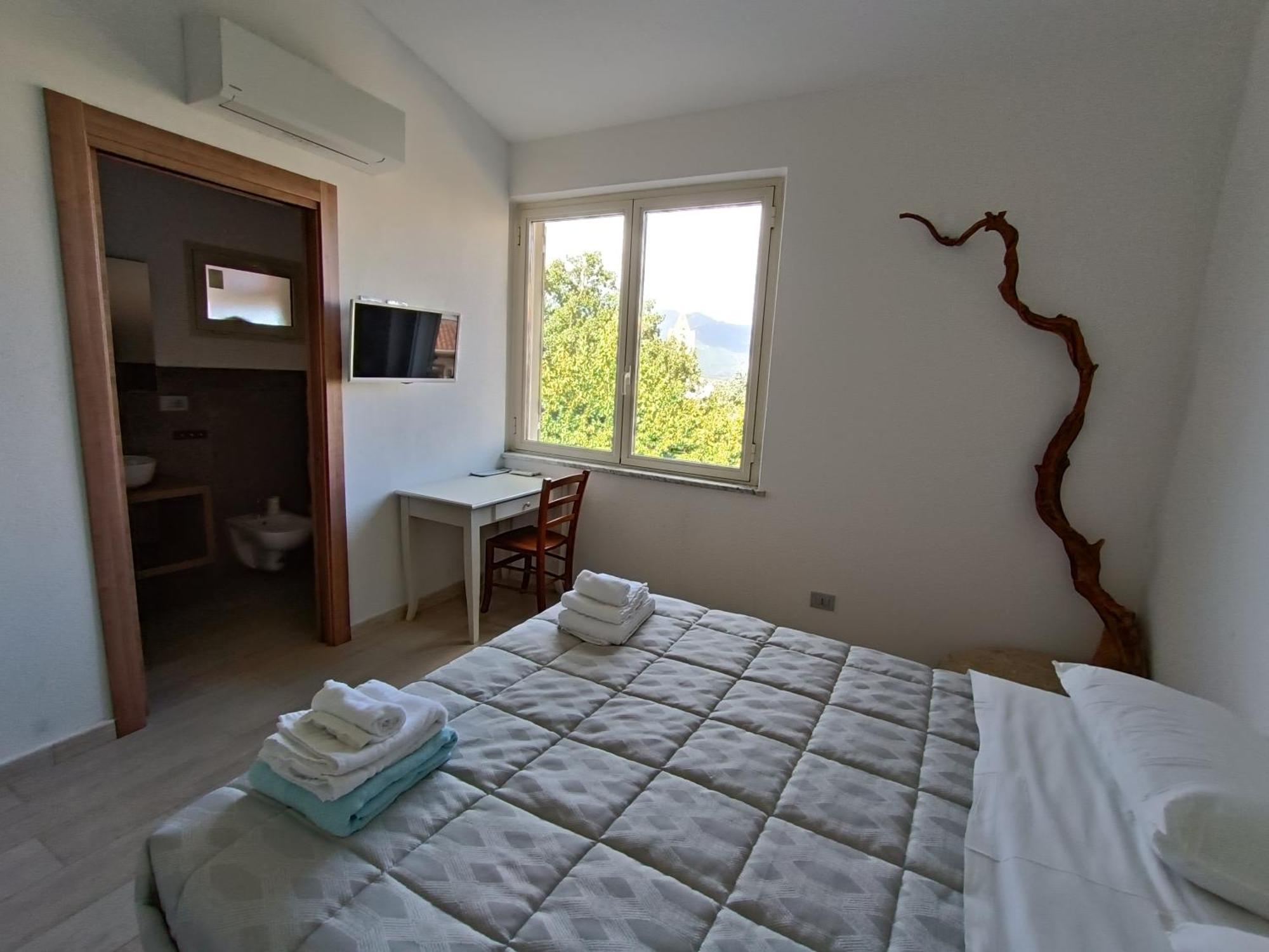 Bed And Breakfast Murales Orgosolo Phòng bức ảnh