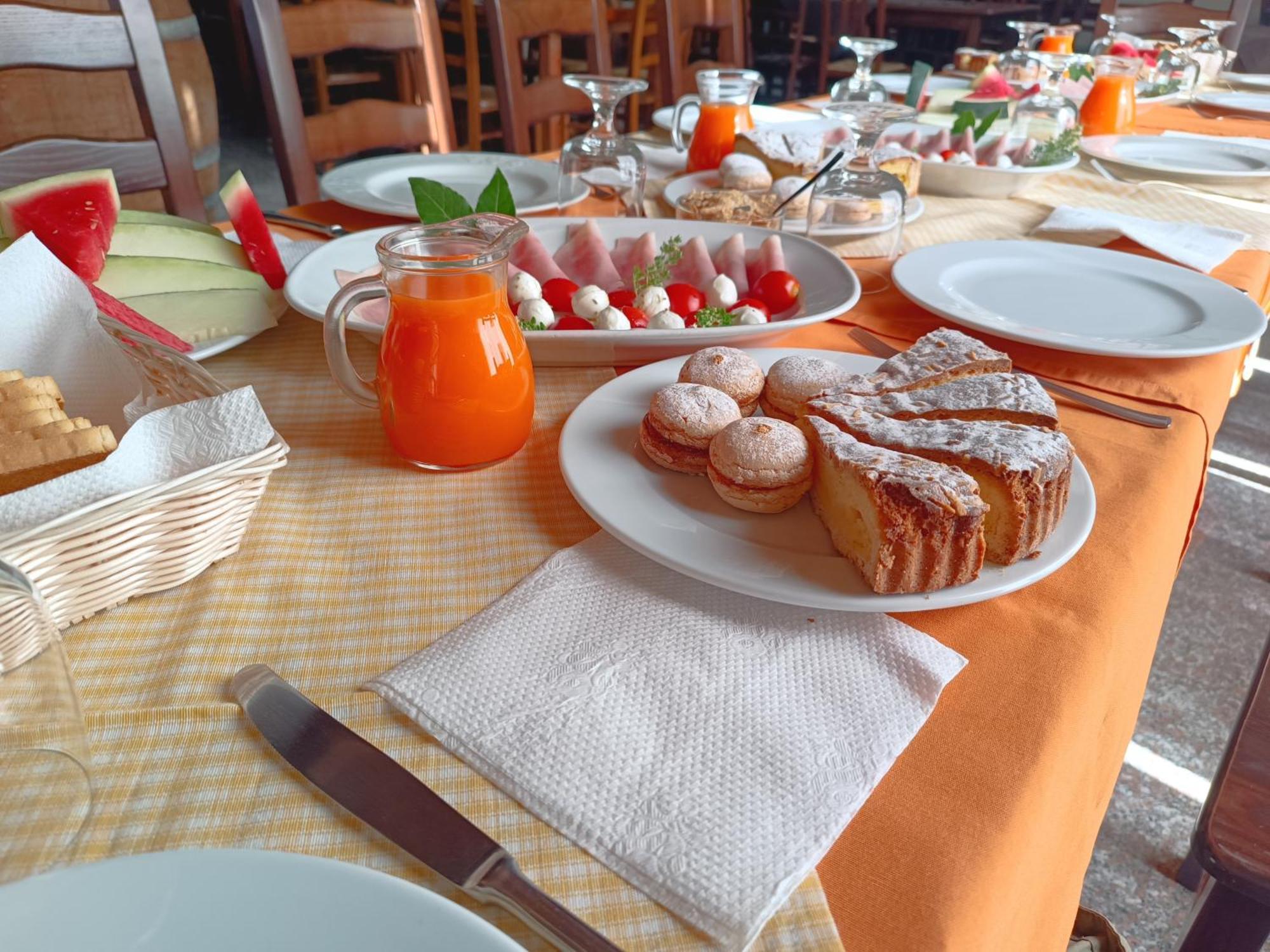 Bed And Breakfast Murales Orgosolo Ngoại thất bức ảnh